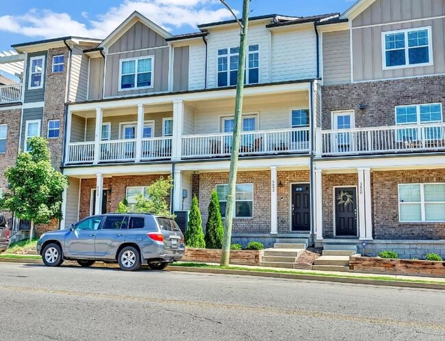 Primary Photo - 3BR/3.5BA, Three story Townhome in the Nat...