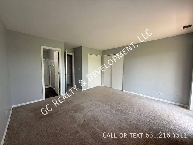Building Photo - 671 W Streamwood Blvd