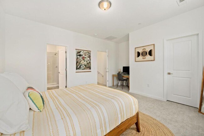 Building Photo - 748 Silver Maple Ln