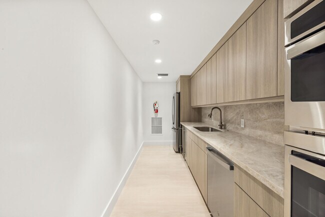 Building Photo - 2773 S Ocean Blvd