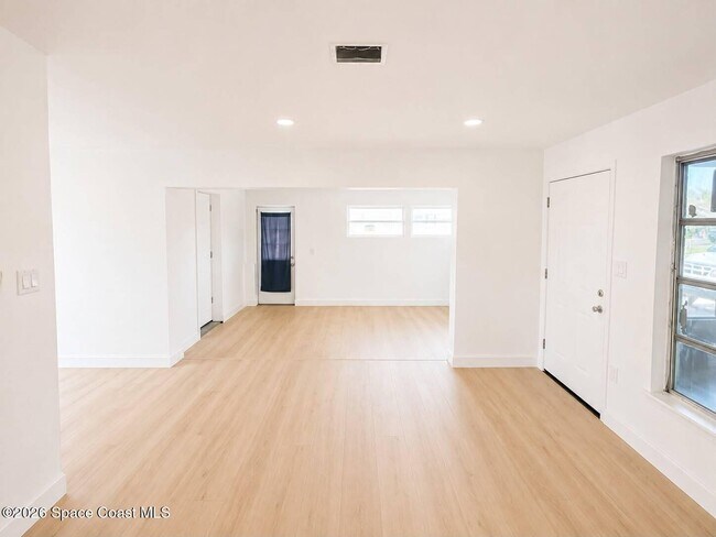 Building Photo - 4450 Browning Ave