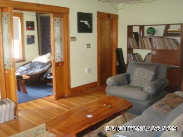 Building Photo - 27 S Crescent Circuit