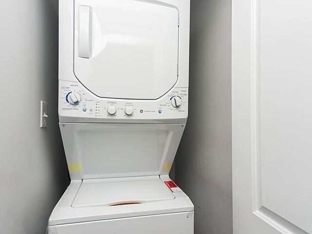 In unit Washer/Dryer - 1422 Chestnut W St