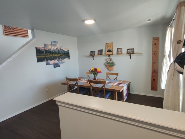 Building Photo - 1690 SW Gabar Ct