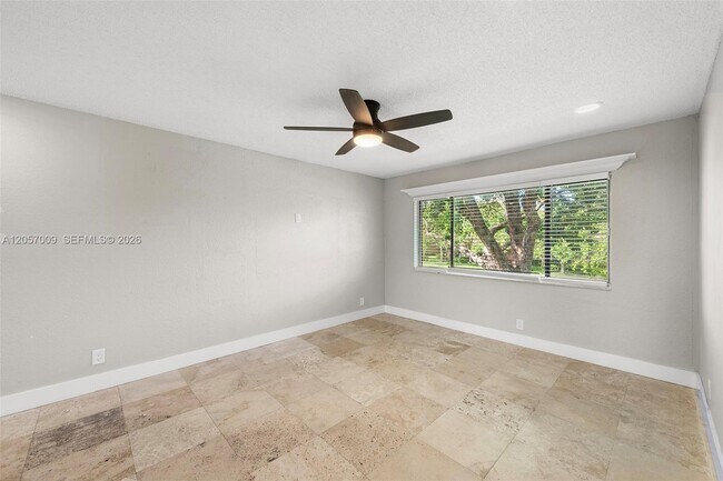 Building Photo - 3242 Coral Ridge Dr