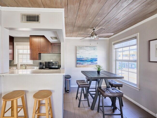 Building Photo - 1214 E Atlantic Ave