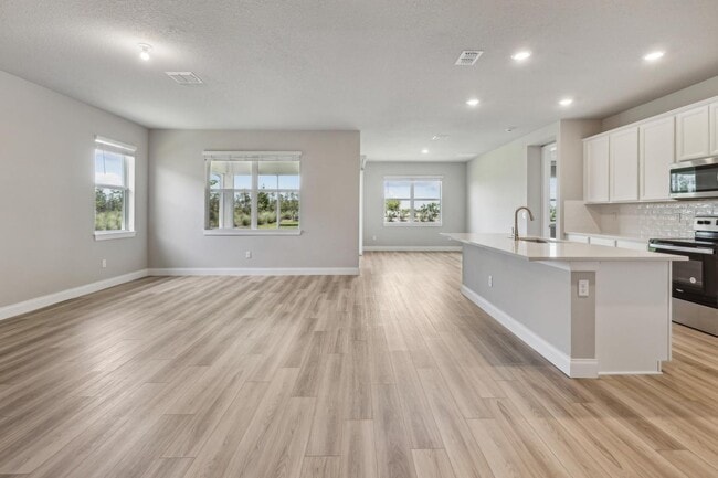 Building Photo - 6632 Cloverdale Ave