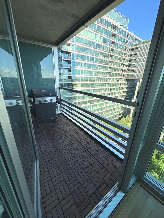 Building Photo - 9725 Woods Dr