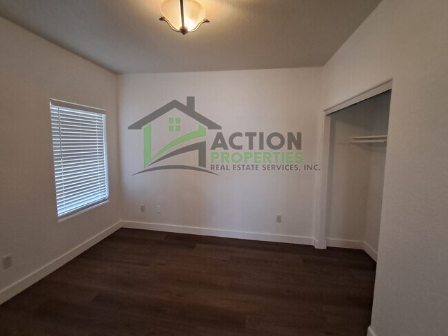 Building Photo - 10001 Woodcreek Oaks Blvd