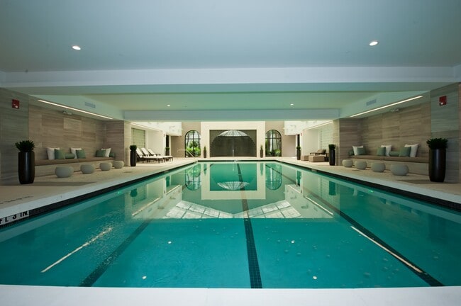 Building Photo - 2000 E Island Blvd