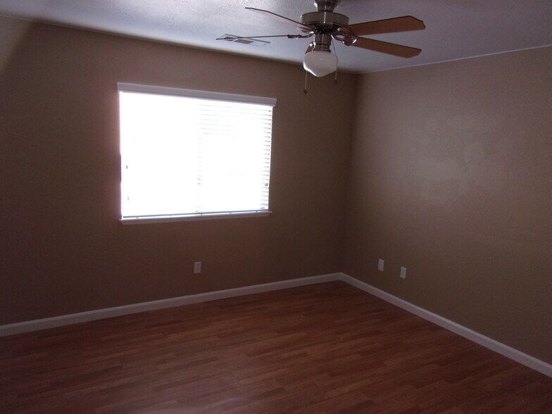Building Photo - 793 W Nevada Cir