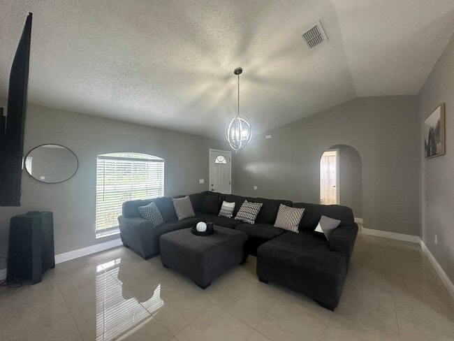 Building Photo - 37 Sawfish Ct