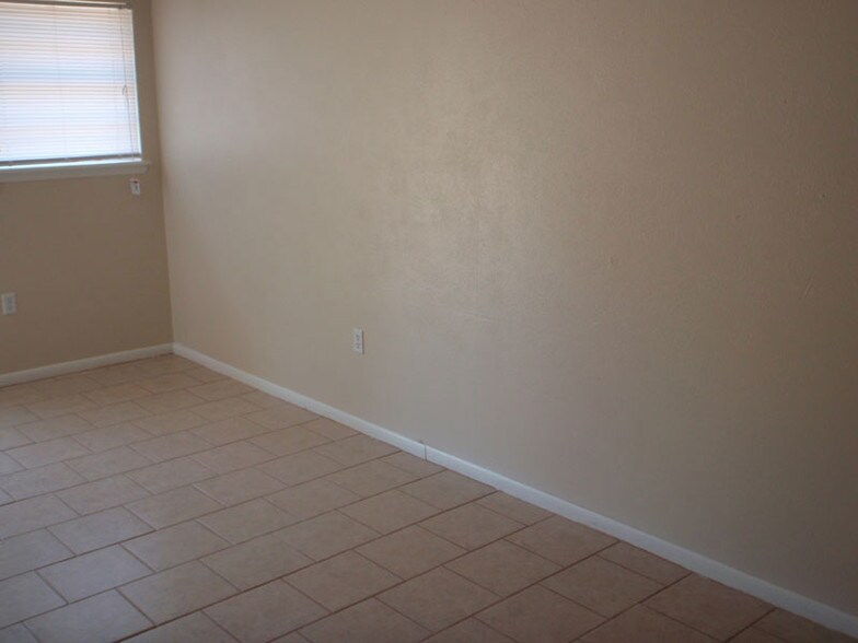 Building Photo - 603 Sunset Ln