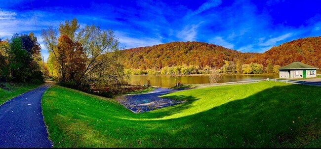 Building Photo - 1950 W 1st St