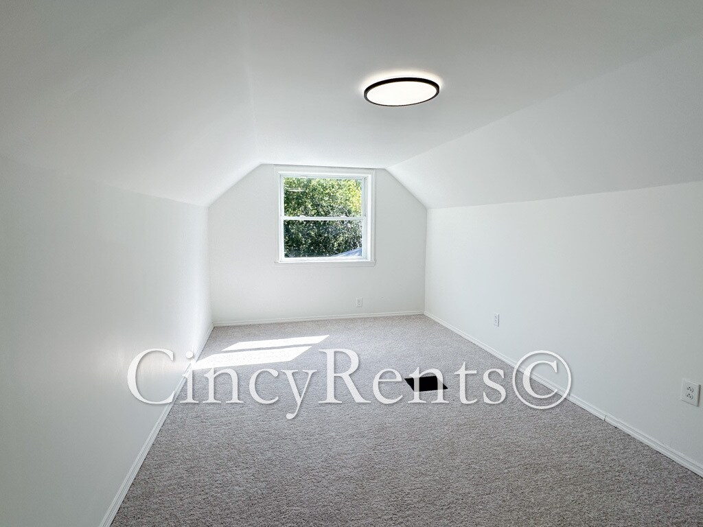Building Photo - 6815 Sunray St
