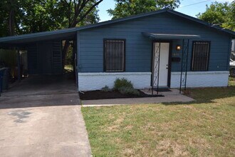 Building Photo - 2/1 House in Hip East Austin!