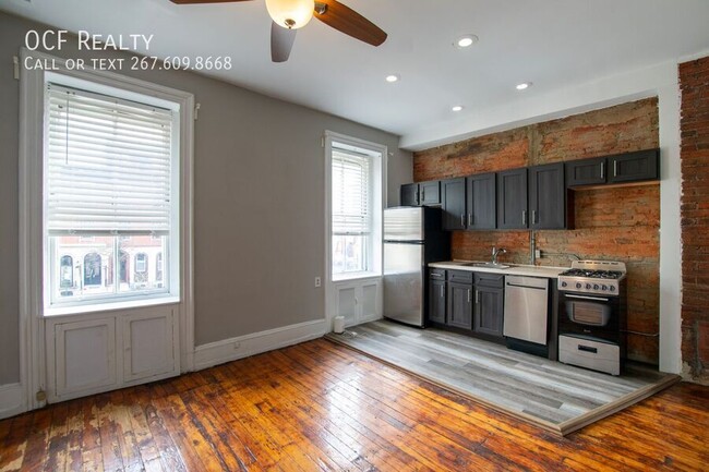 Building Photo - Spring Garden Second Floor One Bedroom Apa...