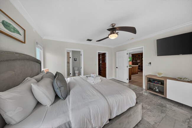 Building Photo - 510 NE 8th Ave