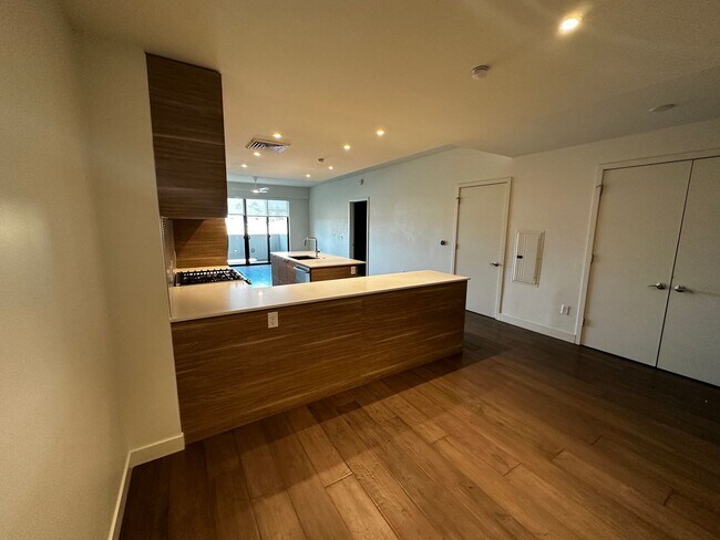 Building Photo - Contour on Campbell 1 bed 1.5 bath condo