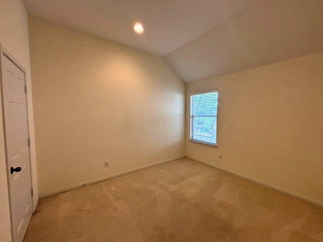 Building Photo - 56 Medici