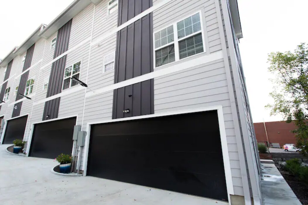 Building Photo - 421 Elysian Fields Rd