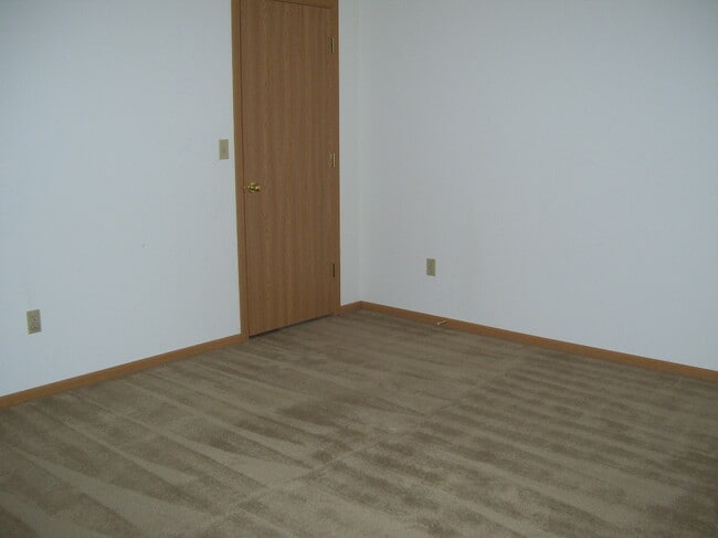 Building Photo - Spacious 3 bedroom, 2 bathroom duplex!