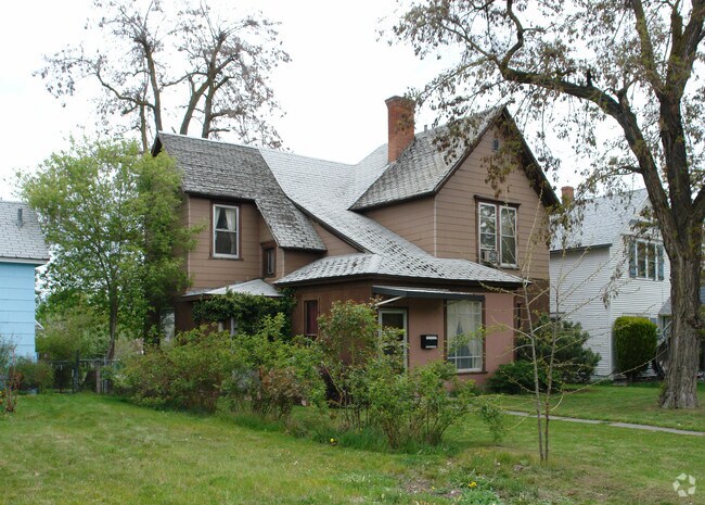 Primary Photo - 718 W Augusta Ave
