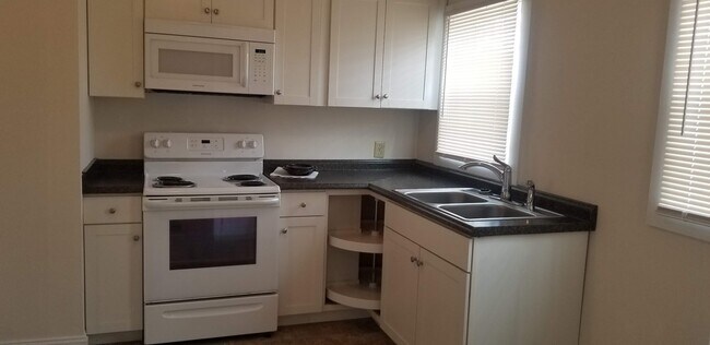 Building Photo - Cozy 2 Bedroom 1 bath located in heart of Crewe- Convenient to Fort Pickett