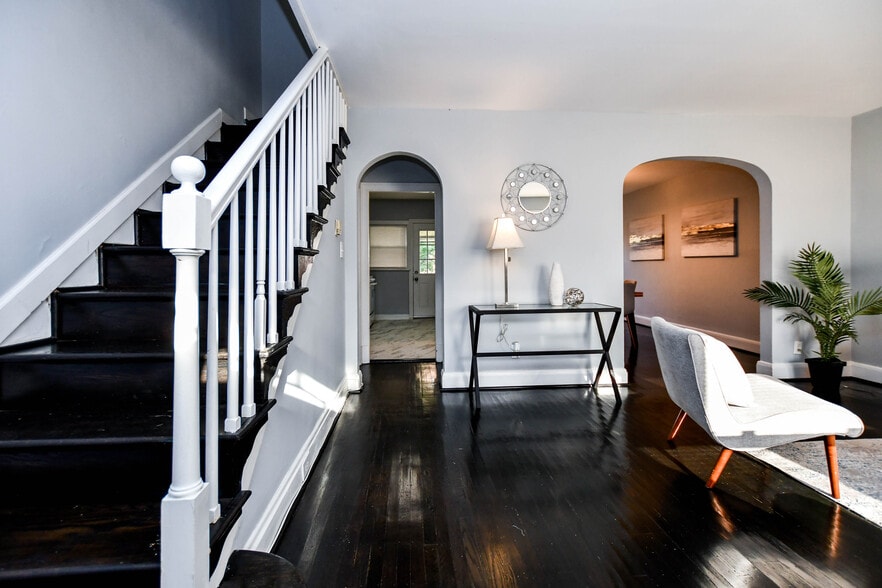 Building Photo - 38 N Rosedale St