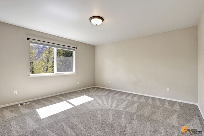 Building Photo - Beautiful 3-Bedroom Half Duplex in Eagle R...