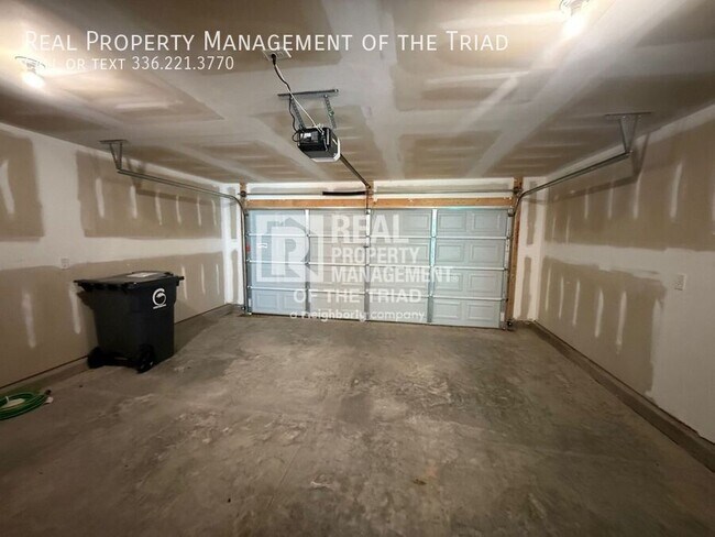 Building Photo - 407 Gulliver Ct