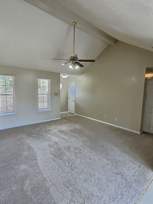 Building Photo - 3-Bedroom, 2-Bath Home Minutes From St. Ma...