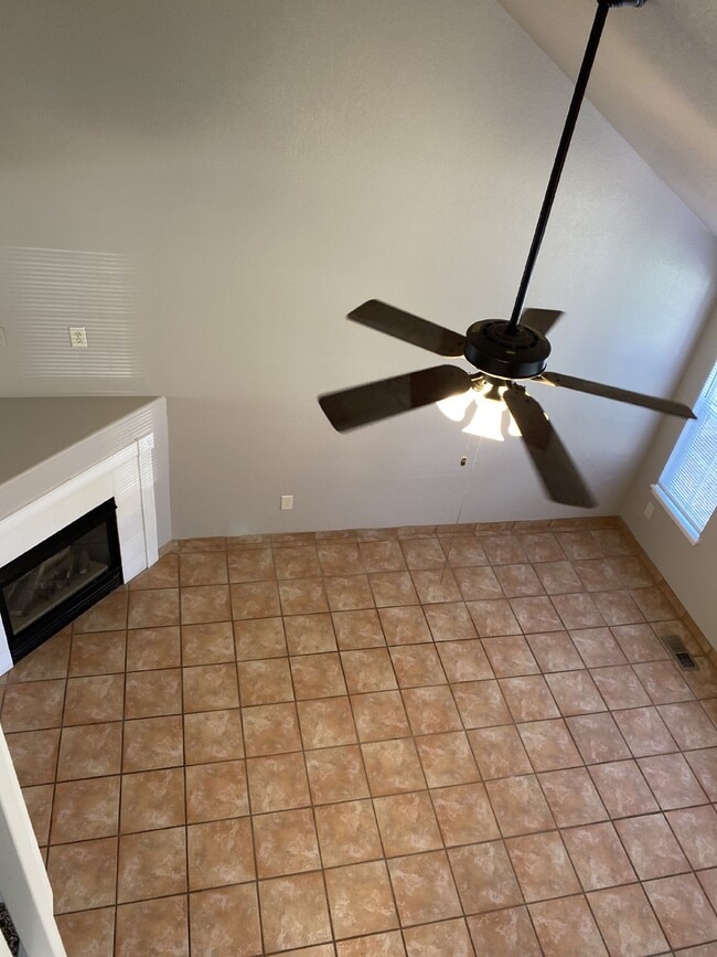Building Photo - 4 bedroom - Montero