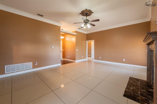 Building Photo - 6027 Laci Ln