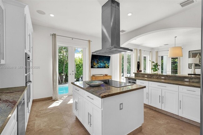 Building Photo - 2143 N Bay Rd