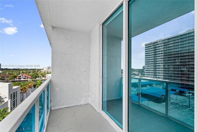 Building Photo - 1945 S Ocean Dr
