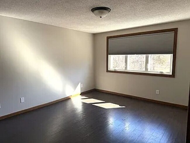 Building Photo - 7431 Rosewood Ln N