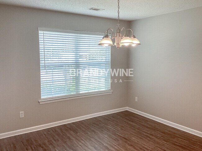 Building Photo - One month  FREE RENT!!!