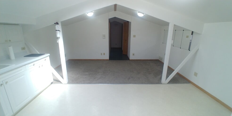 Building Photo - 7918 E 500N Rd