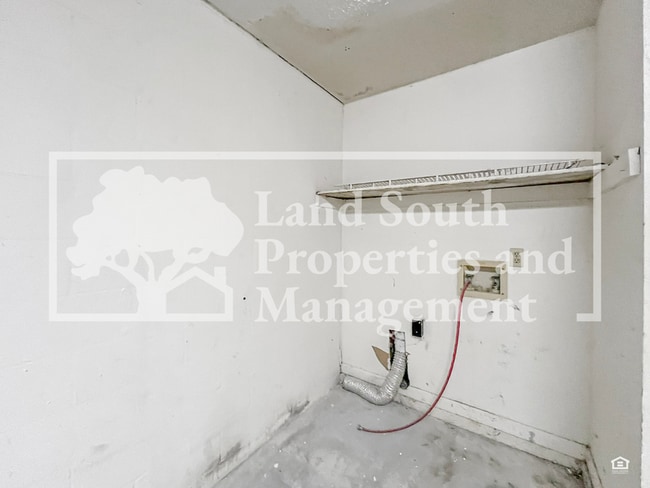 Building Photo - 250 Village View Ln