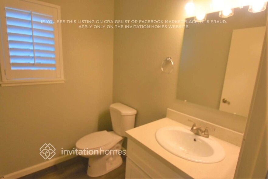 Building Photo - 1070 Silk Oak Dr