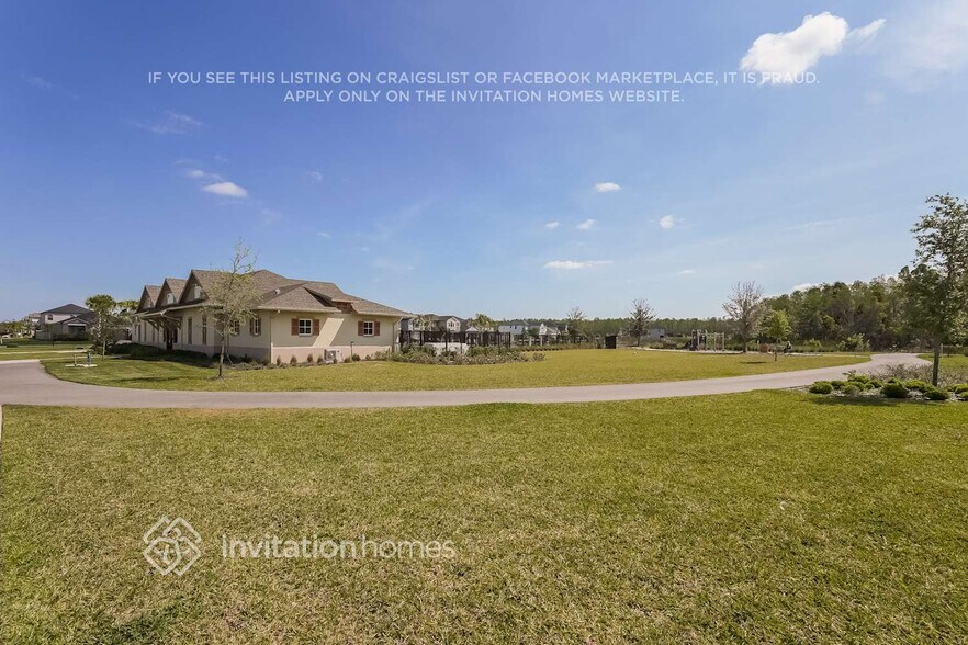 Building Photo - 2907 Coach Manors Way
