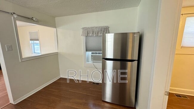 Building Photo - 1054 Wilson Ave S