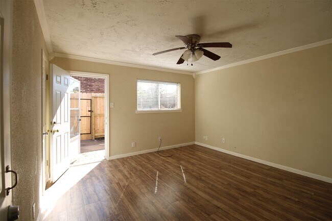 Building Photo - 219 W F St