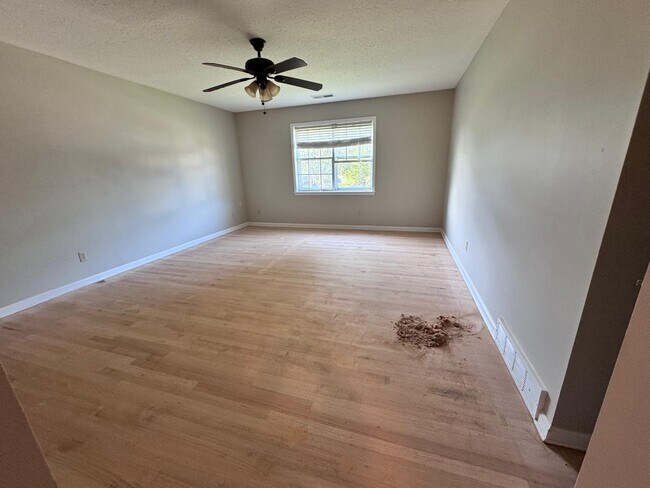 Building Photo - 5604 Fairlane Cove