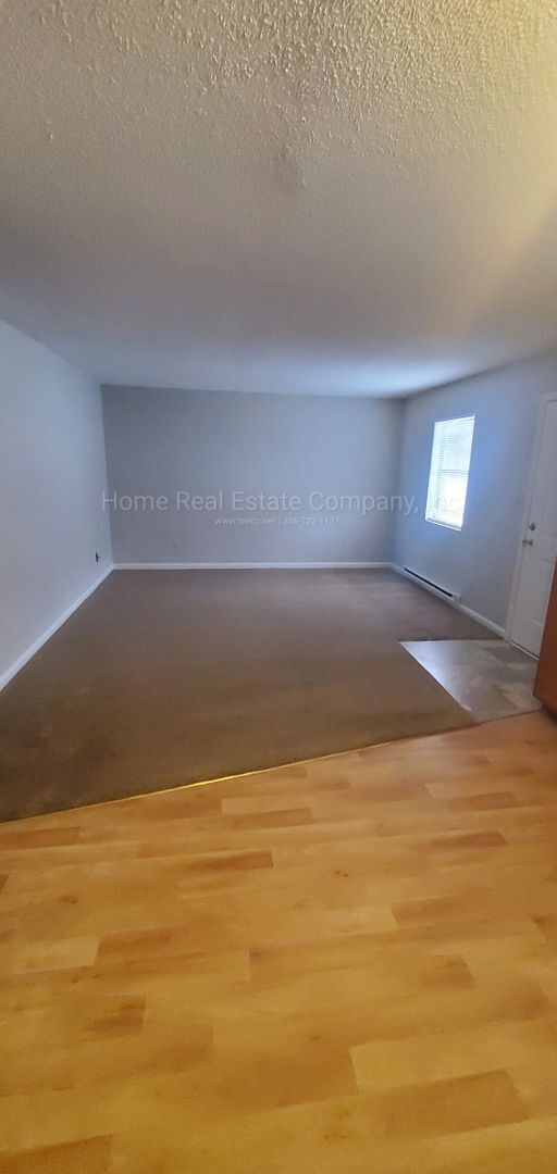 Building Photo - 3011 Broadbay Dr