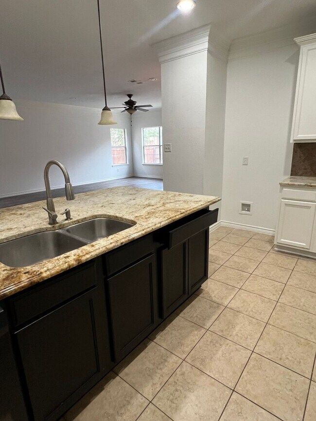 Building Photo - Newly Updated Expansive 5 Bedroom 3.5 Bath...