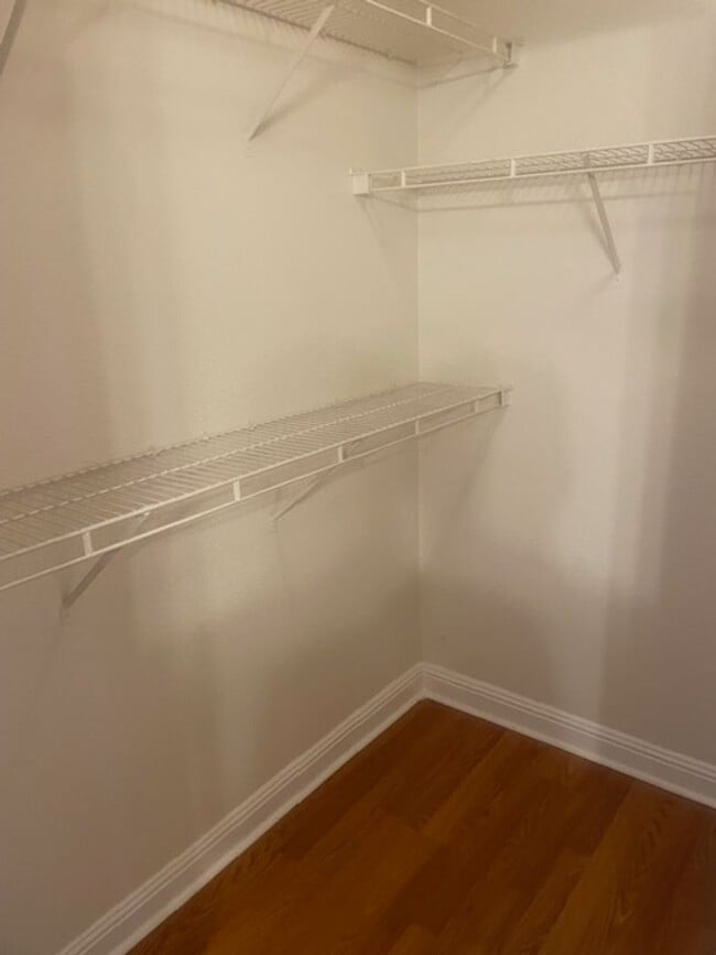 Building Photo - GREAT DOWNSTAIRS UNITIN GATED COMMUNITY LO...