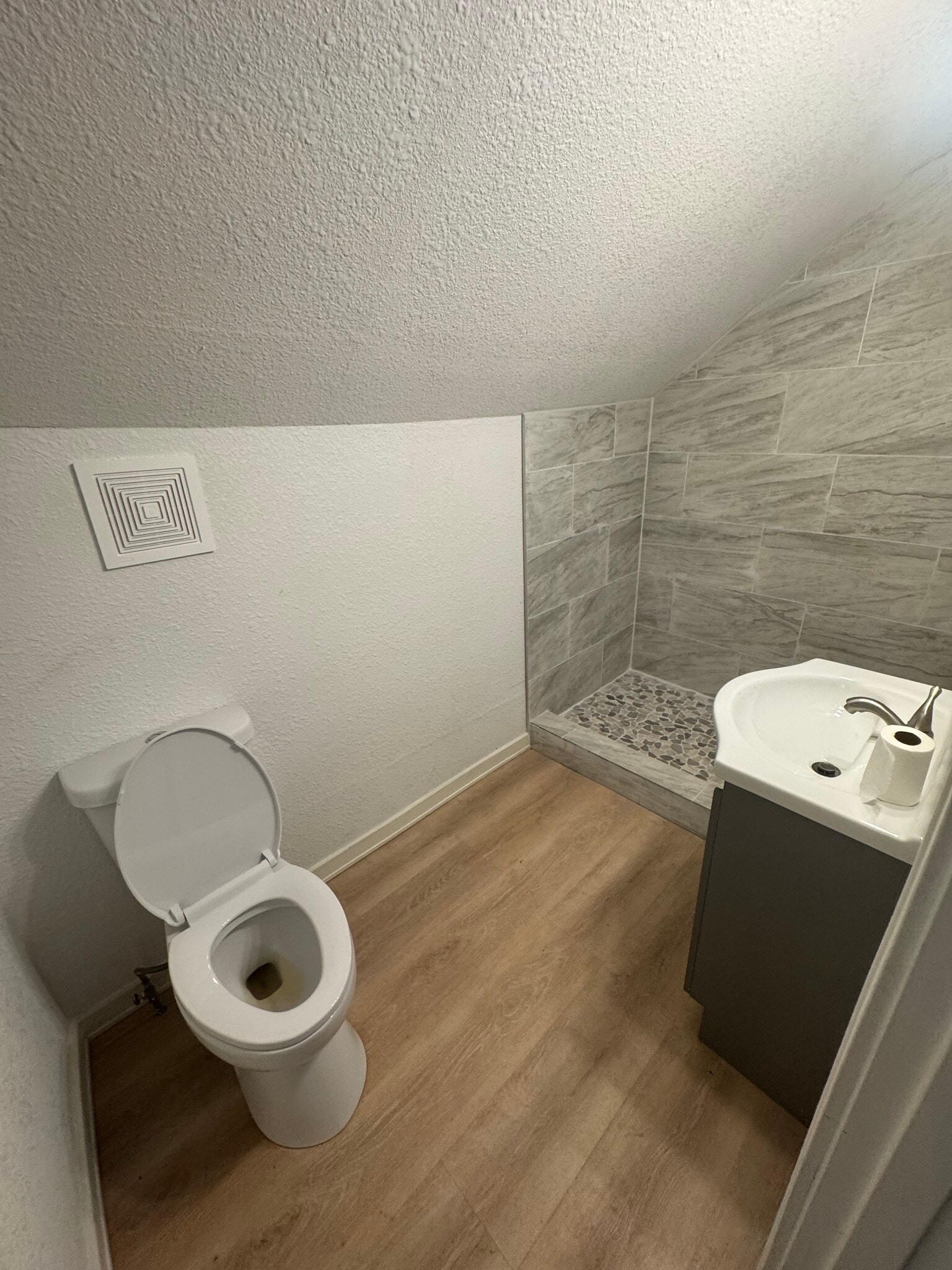 Building Photo - 770 E Station St