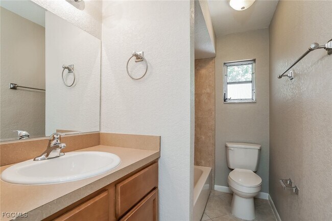 Building Photo - 1423 SE 18th St